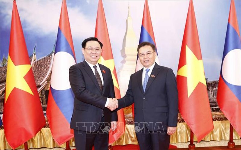 Chủ tịch Quốc hội Vương Đình Huệ hội đàm với Chủ tịch Quốc hội Lào Saysomphone Phomvihane