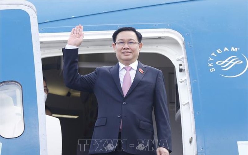 Chủ tịch Quốc hội Vương Đình Huệ lên đường thăm chính thức Cộng hoà Dân chủ Nhân dân Lào