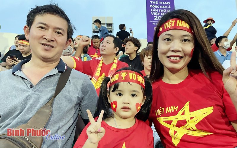 Cờ Tổ quốc tiếp “lửa” cho các tuyển thủ Việt Nam