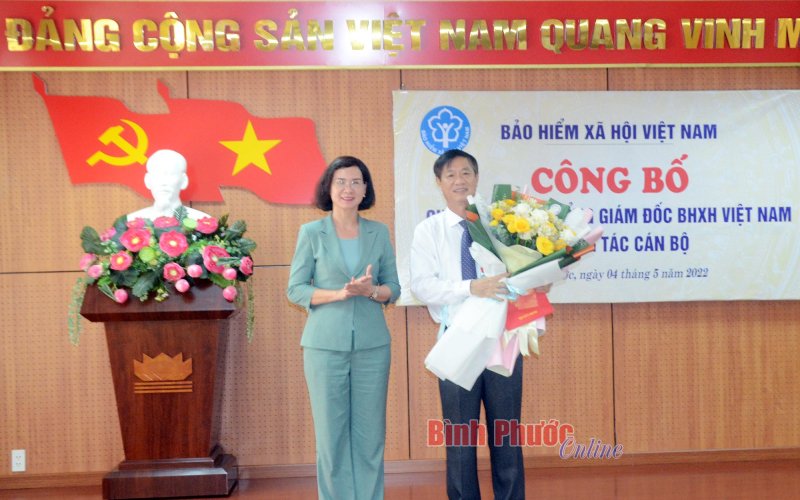 Công bố và trao quyết định nghỉ hưu đối với Giám đốc BHXH tỉnh Bình Phước