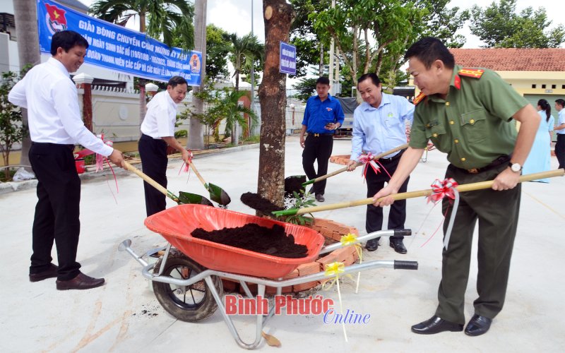 Công ty TNHH MTV cao su Bình Phước phát động trồng cây “Đời đời nhớ ơn Bác Hồ”