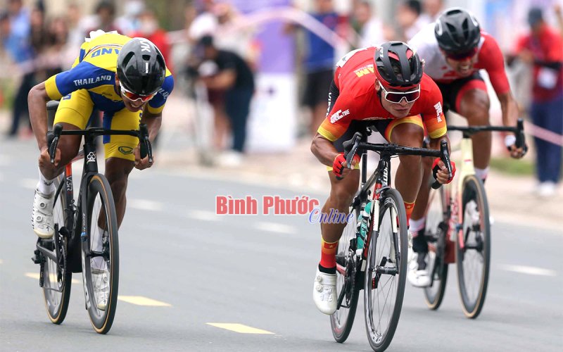 Cua-rơ Quàng Văn Cường và chiếc HCV tặng mẹ