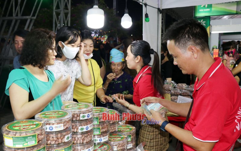 Giới thiệu hạt điều Bình Phước tại Festival trái cây và sản phẩm OCOP Việt Nam năm 2022