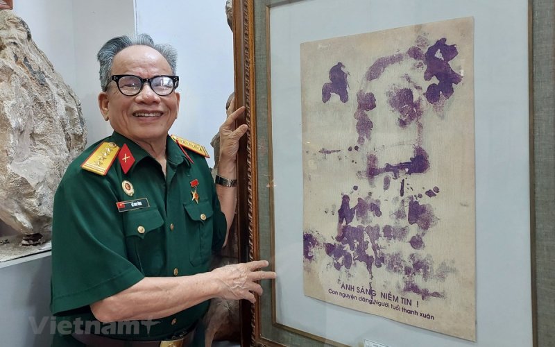 Họa sỹ thương binh Lê Duy Ứng: Họa Bác Hồ bằng ánh sáng trong tim