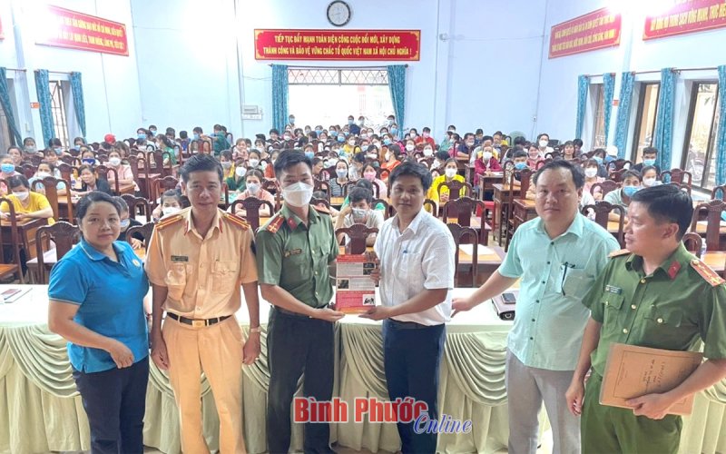 Hơn 550 công nhân cao su được tuyên truyền pháp luật