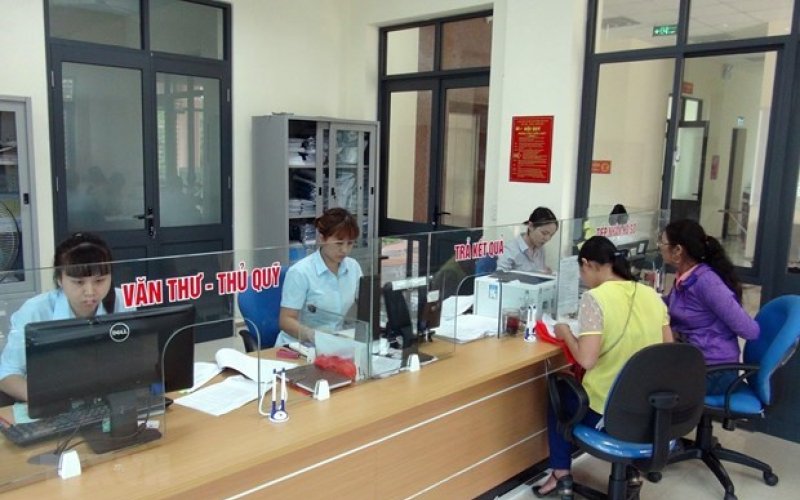 Kéo dài thời gian nâng bậc lương 12 tháng với người bị cách chức