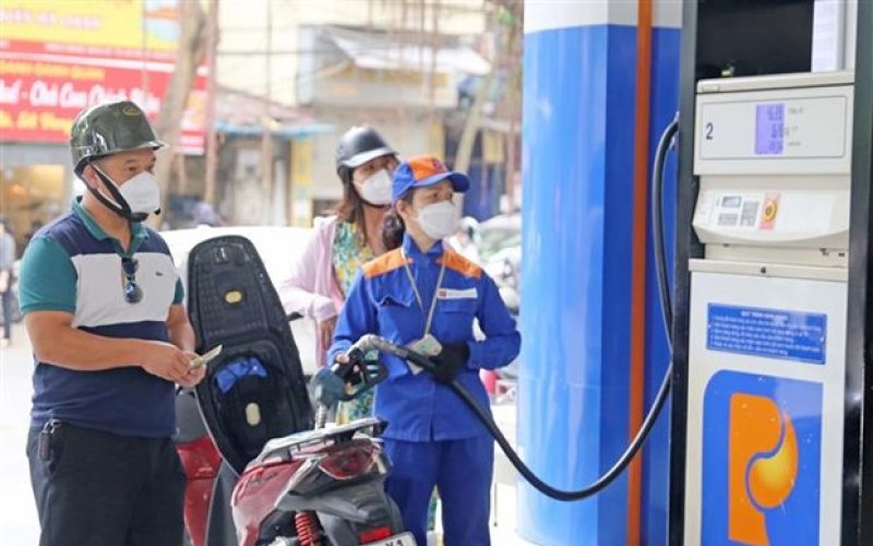 Lý giải nguyên nhân giá xăng tăng cao khi giá dầu thế giới hạ nhiệt