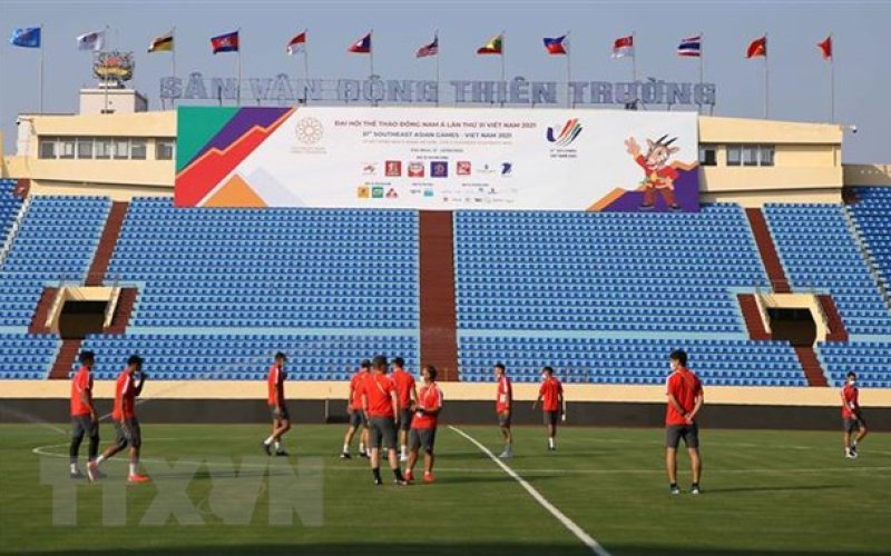 Sân Thiên Trường mở hội, người dân háo hức chờ “bữa tiệc” bóng đá