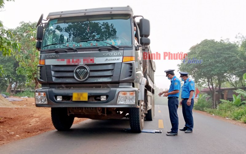 Siết chặt kiểm soát, xử lý xe quá tải trọng