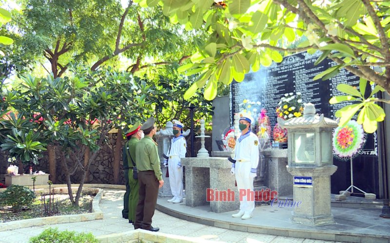 Tưởng niệm các chiến sĩ Gạc Ma