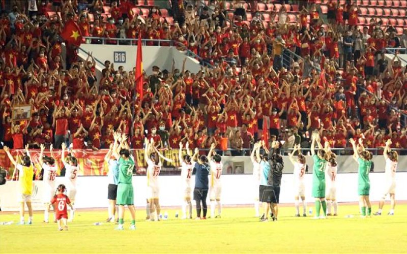 Tuyển bóng đá nữ Việt Nam vào bán kết sau cơn mưa bàn thắng trước Campuchia