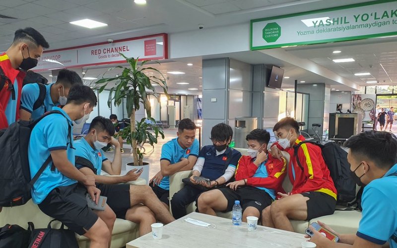 U23 Việt Nam đặt chân đến Uzbekistan, sẵn sàng cho giải U23 châu Á