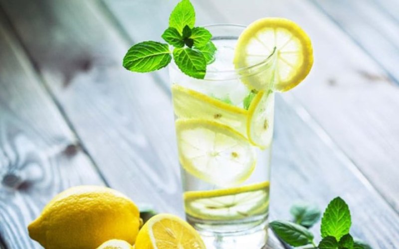 11 sai lầm khi uống nước chanh khiến cơ thể bạn trả giá đắt