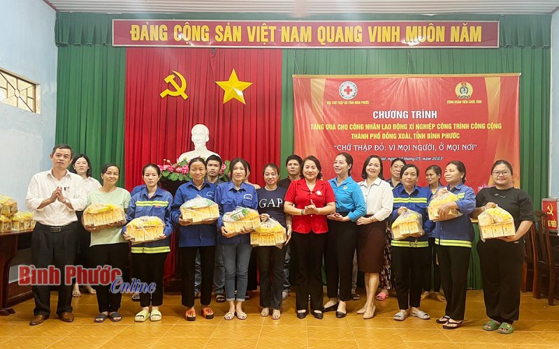 234 phần quà tặng công nhân xí nghiệp công trình công cộng Đồng Xoài