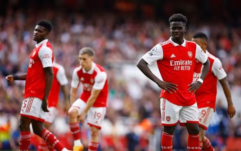 Arsenal 'đầu hàng' Man City trong cuộc đua vô địch Premier League