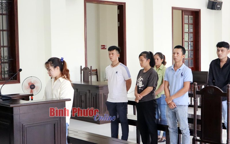 Bình Phước: Đâm chết 1 người, 4 người bị thương, nữ công nhân lãnh 10 năm tù