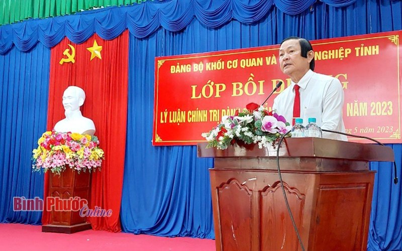 Bình Phước: Khai giảng lớp bồi dưỡng lý luận chính trị dành cho đảng viên mới