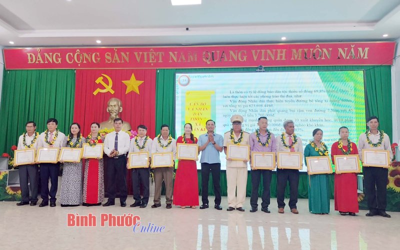 Bù Đăng: Tuyên dương các điển hình học và làm theo Bác
