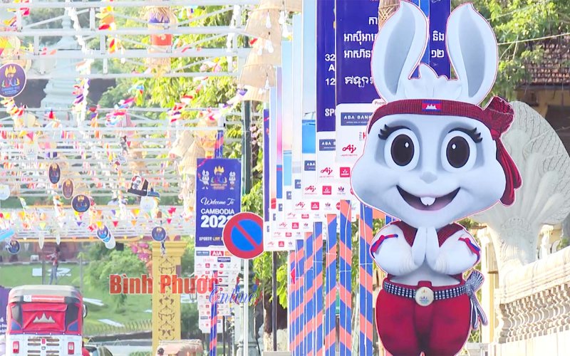 Campuchia rực rỡ cờ hoa chào SEA Games 32