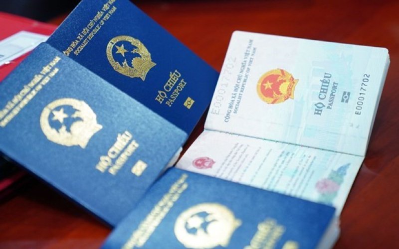 Cấp, đổi hộ chiếu: Thuận tiện thủ tục trực tuyến, nhận qua bưu điện