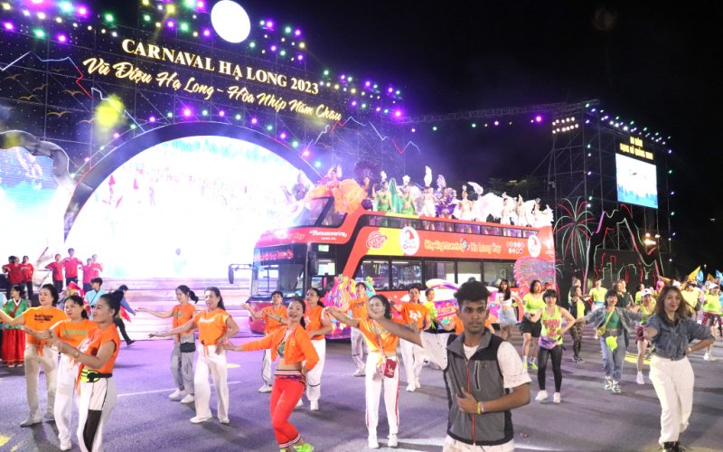 Carnaval Hạ Long - sức h&uacute;t mạnh mẽ sau 15 năm
