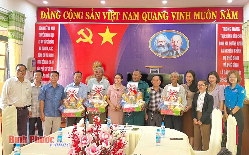 “Cầu nối” ý Đảng - lòng dân