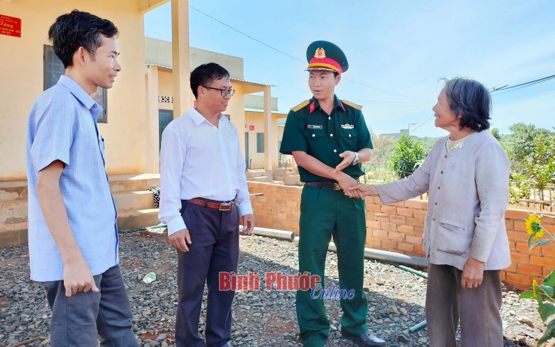 Cho biên cương thêm xanh