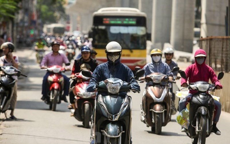 Chuyên gia hướng dẫn người dân chăm sóc sức khỏe mùa nắng nóng