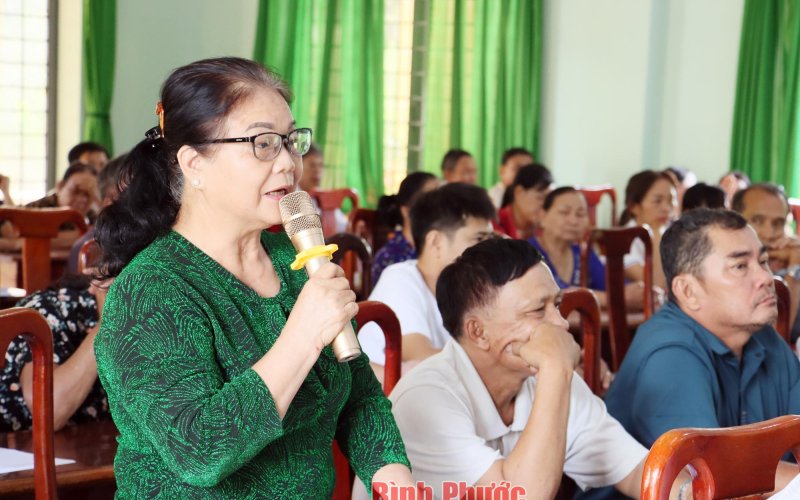 Cử tri Đồng Phú quan tâm về chế độ chính sách và đất đai