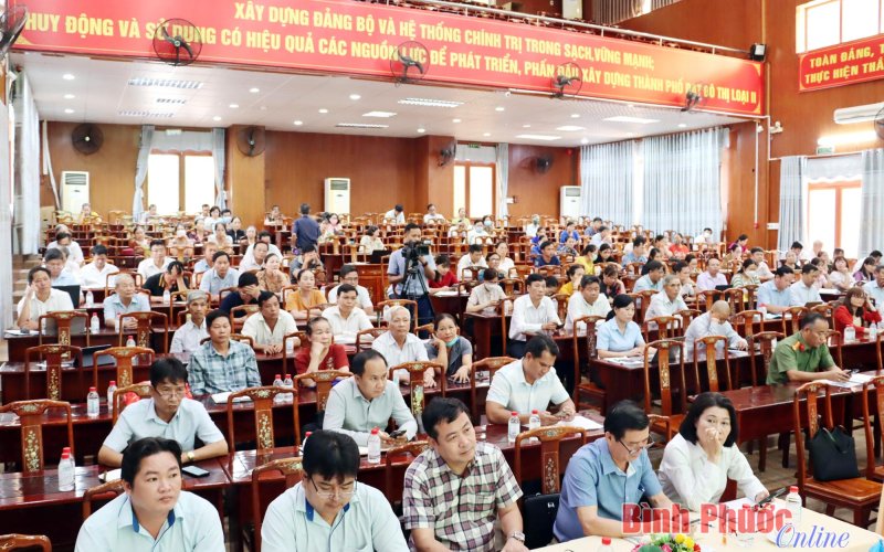 Cử tri Đồng Xoài mong sớm giải quyết các vụ tranh chấp đất đai