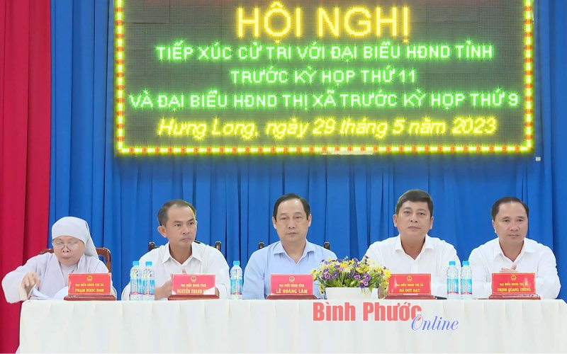 Cử tri phường Hưng Long kiến nghị duy trì cấp báo Đảng cho đảng viên cao tuổi Đảng