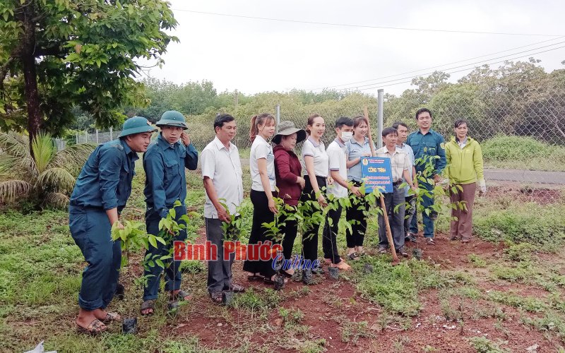 Đoàn Kết vững bước đi lên