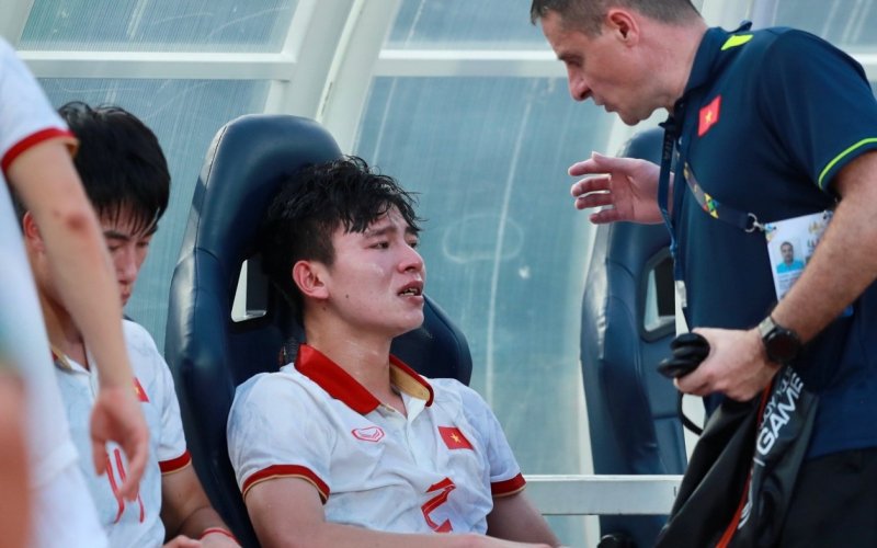 Đừng để nước mắt rơi, hỡi các chàng trai trẻ!