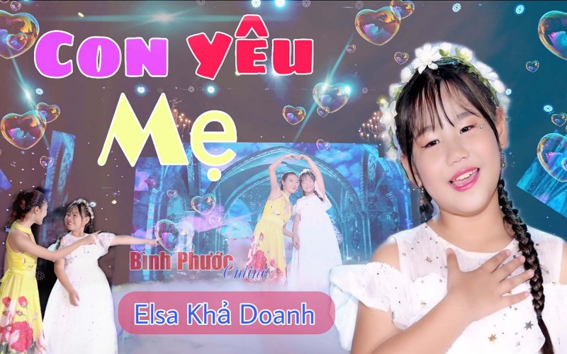 Elsa Khả Doanh h&aacute;t tặng những người mẹ