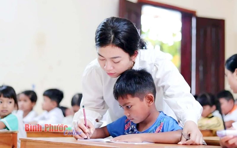 Giữ gìn tiếng nói, chữ viết của dân tộc