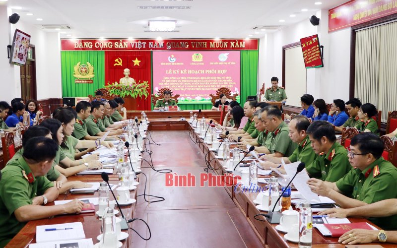 Ký kết phối hợp tuyên truyền kích hoạt tài khoản định danh điện tử