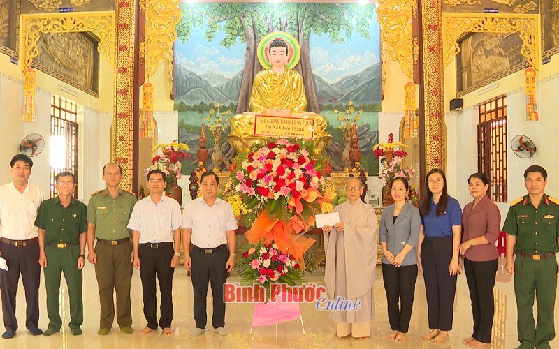 Lãnh đạo Chơn Thành chúc mừng đại lễ Phật đản năm 2023 