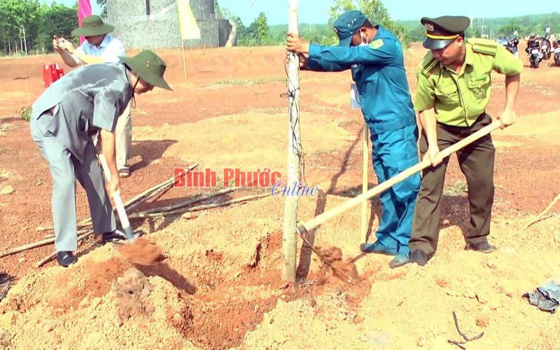 Lộc Ninh: Trồng cây “Đời đời nhớ ơn Bác Hồ”