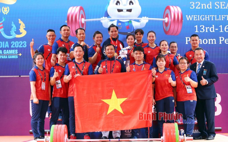 Lực sĩ Nguyễn Quốc Toàn phá 3 kỷ lục SEA Games