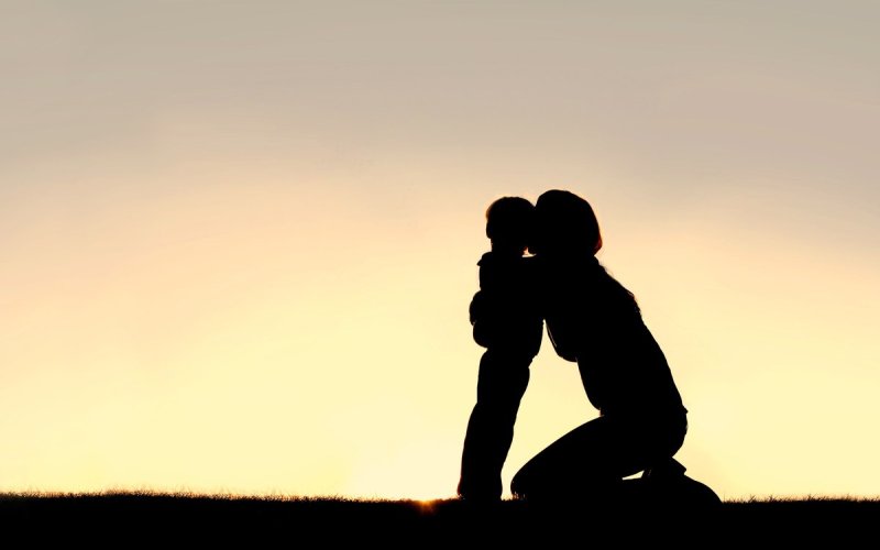 Ôm một người nhỏ bé vào lòng…