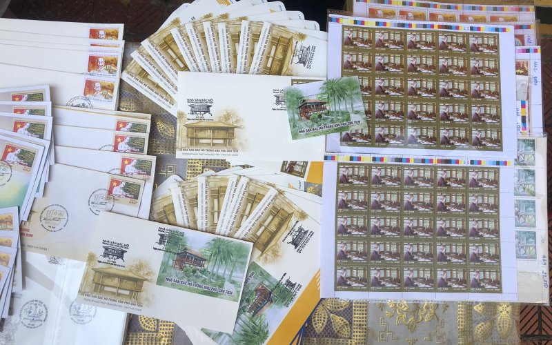 Ph&aacute;t h&agrave;nh đặc biệt bộ tem bưu ch&iacute;nh 'Nh&agrave; s&agrave;n B&aacute;c Hồ trong khu Phủ Chủ tịch'