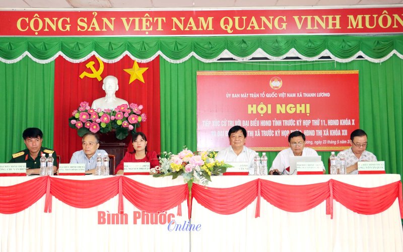 Phó Chủ tịch UBND tỉnh Trần Văn Mi tiếp xúc cử tri Bình Long