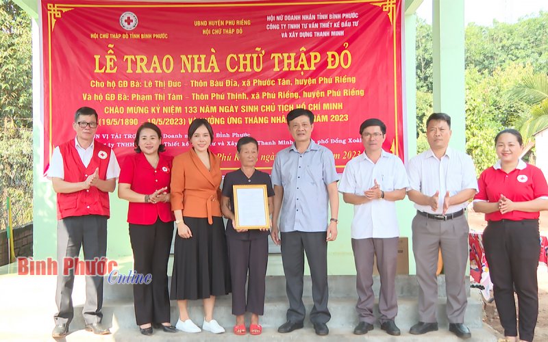 Phú Riềng: Thêm 2 căn nhà tặng hộ khó khăn