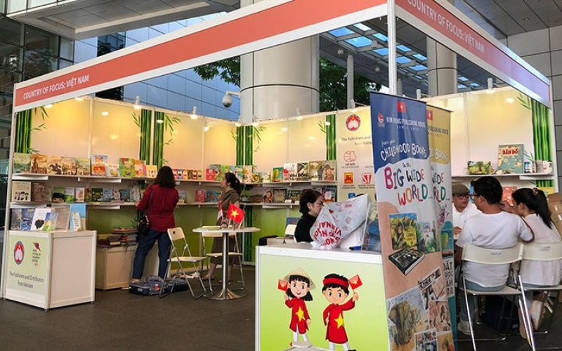 Quảng b&aacute; s&aacute;ch thiếu nhi Việt Nam tại Hội s&aacute;ch thiếu nhi ch&acirc;u &Aacute; 2023