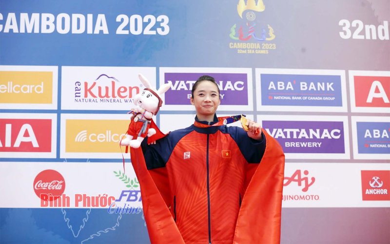 SEA Games 32: Dương Thúy Vi đón tuổi 30 với tấm huy chương vàng wushu