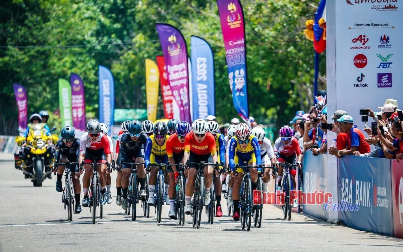 SEA Games 32: Nguyễn Thị Thật đoạt huy chương vàng đầu tiên cho xe đạp Việt Nam