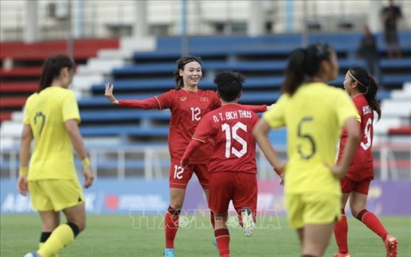 SEA Games 32: Tuyển nữ Việt Nam 'mở hàng' bằng trận thắng Malaysia 3-0