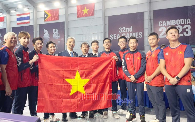 SEA Games 32: Việt Nam đoạt huy chương vàng đồng đội nam môn thể dục dụng cụ