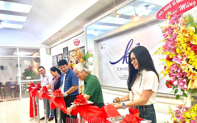 Sinh vi&ecirc;n kể chuyện bằng ph&oacute;ng sự ảnh