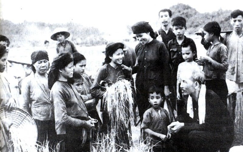 Tầm cao tư tưởng và trí tuệ của Bác Hồ tiếp tục đưa cách mạng Việt Nam đi tới